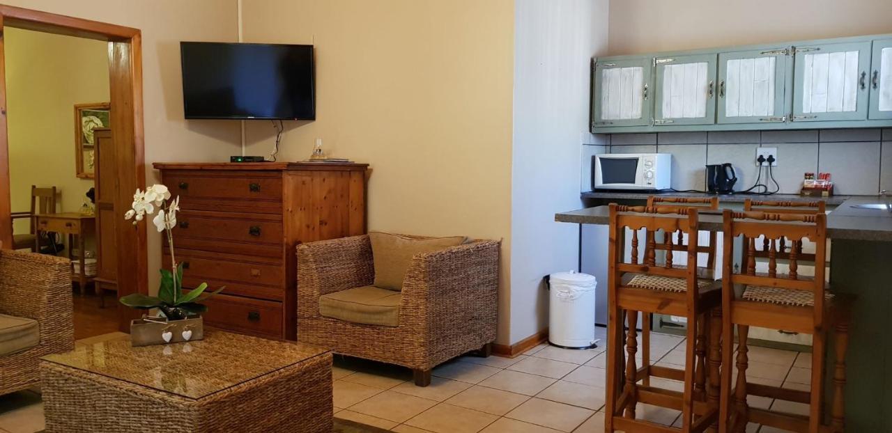 Celtis Country Lodge & Restaurant Middelburg エクステリア 写真